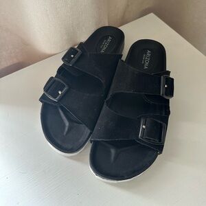 Arizona Women's black strappy sandals